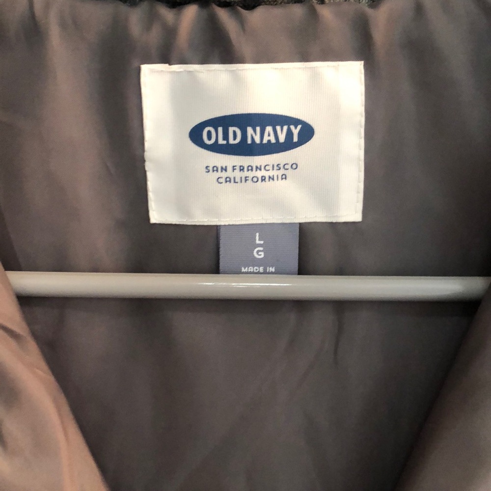 never worn puffer vest - Picture 4 of 4